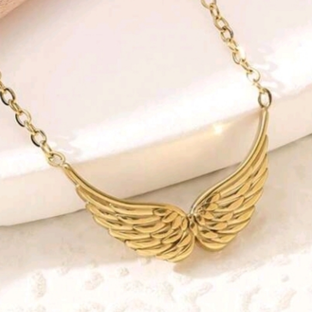 NEW! 18K Gold Plated Wings Pendant Necklace - Picture 3 of 5